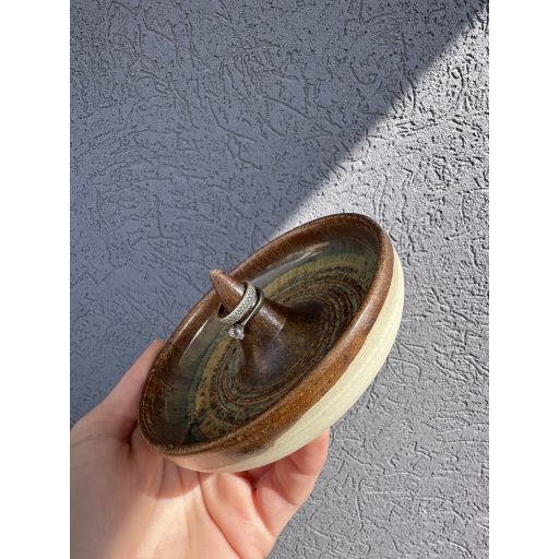 Goldy Ring Holder