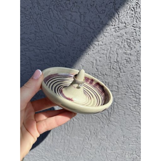 Burgundi Vibe Ring Holder